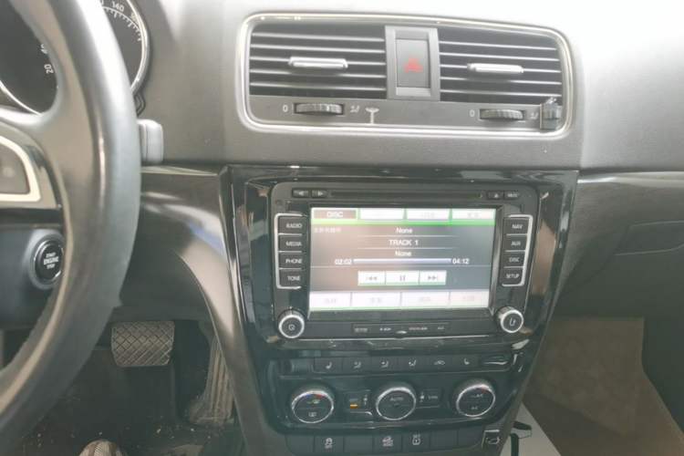 Used Skoda Yeti 2014 1.8TSI DSG All-Wheel Drive Edition Audio And AC Panel