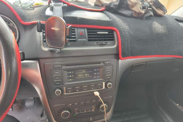 Used Skoda Yeti 2014 1.4TSI Manual Polar Edition Audio And AC Panel