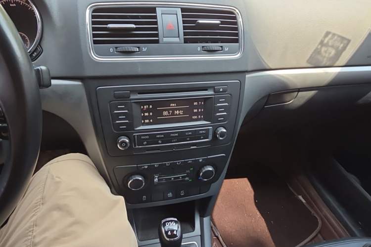 Used Skoda Yeti 2014 1.8TSI DSG Polar Edition Audio And AC Panel