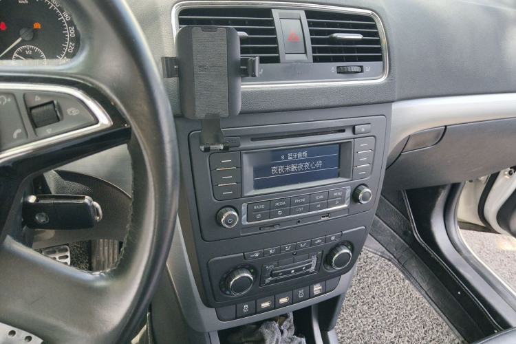 Used Skoda Yeti 2014 1.4TSI Manual Polar Edition Audio And AC Panel