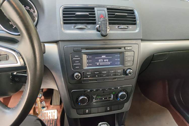 Used Skoda Yeti 2014 1.4 TSI DSG Polar Edition Audio And AC Panel