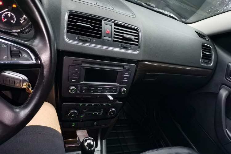 Used Skoda Yeti 2014 1.4TSI DSG All-Wheel Drive Version Audio And AC Panel