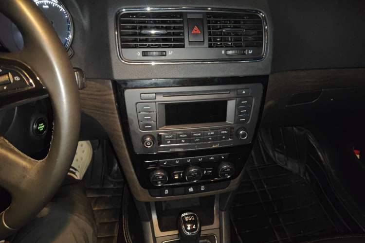 Used Skoda Yeti 2014 1.8TSI DSG All-Wheel Drive Edition Audio And AC Panel