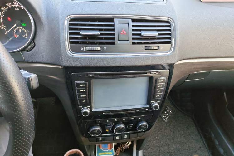 Used Skoda Yeti 2014 1.8TSI DSG All-Wheel Drive Edition Audio And AC Panel
