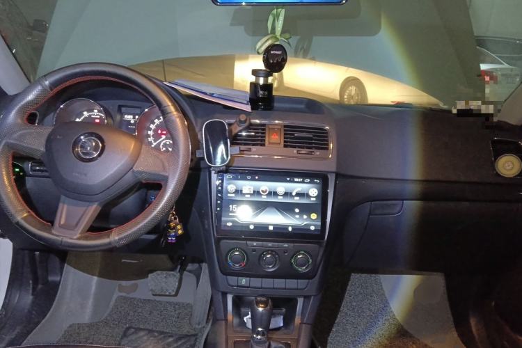 Used Skoda Yeti 2014 1.4TSI DSG Vibrant Edition Center Console