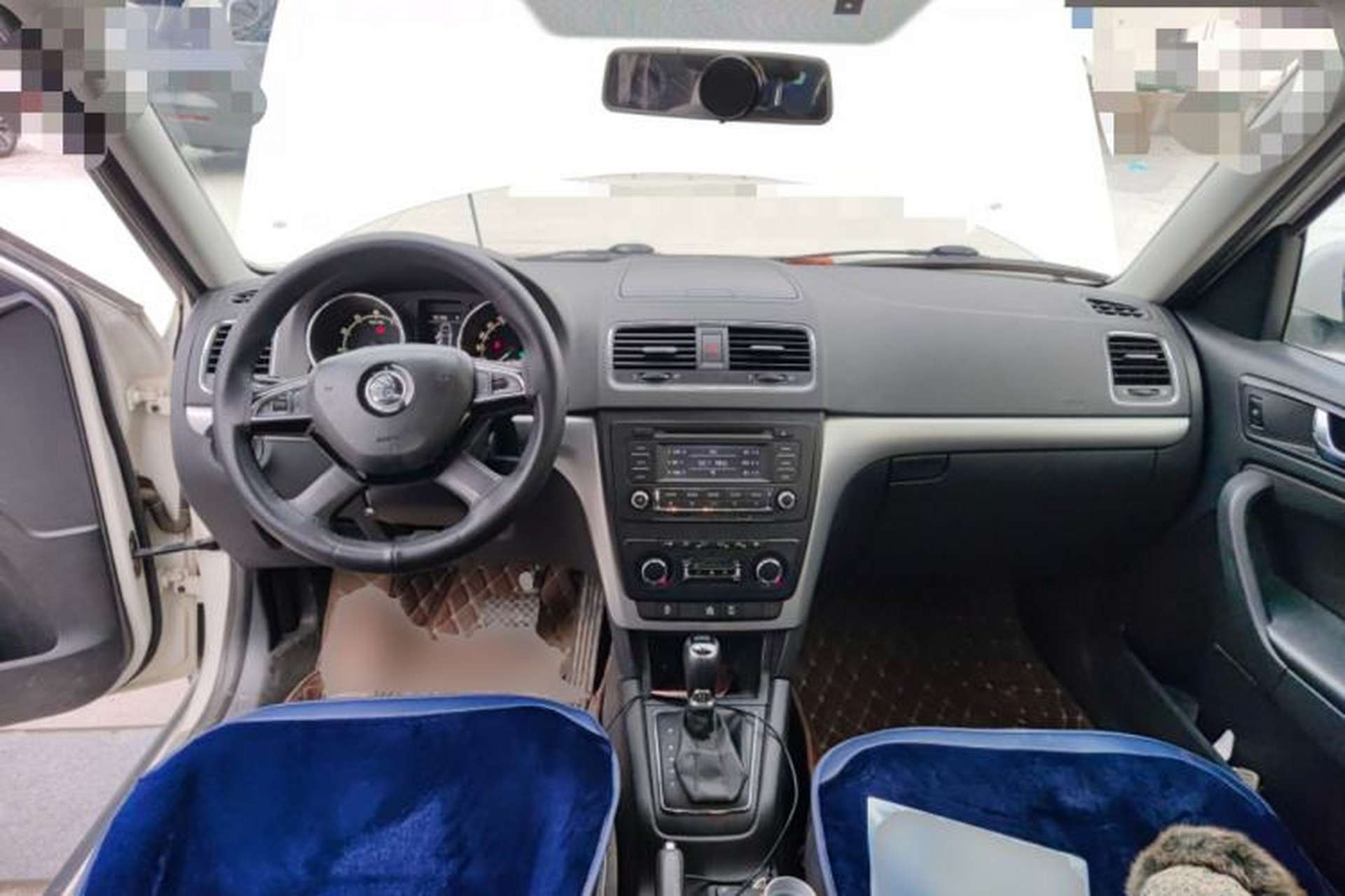 Used Skoda Yeti 2014 1.8TSI DSG Polar Edition Center Console