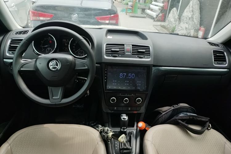 Used Skoda Yeti 2014 1.4TSI DSG Vibrant Edition Center Console
