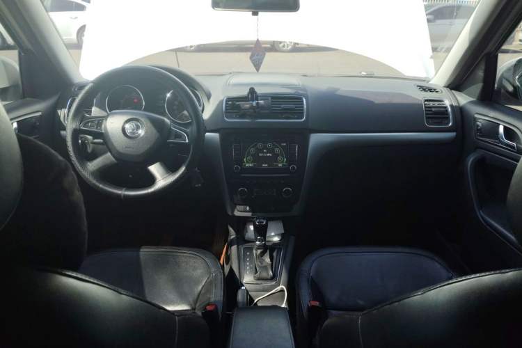 Used Skoda Yeti 2014 1.4 TSI DSG Polar Edition Center Console