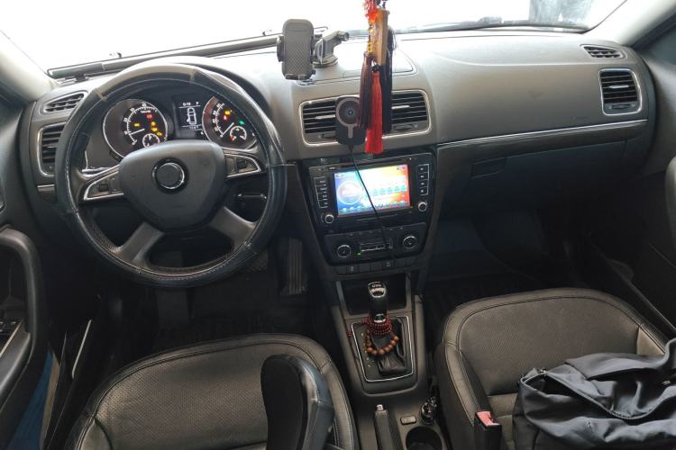 Used Skoda Yeti 2014 1.4TSI DSG All-Wheel Drive Version Center Console