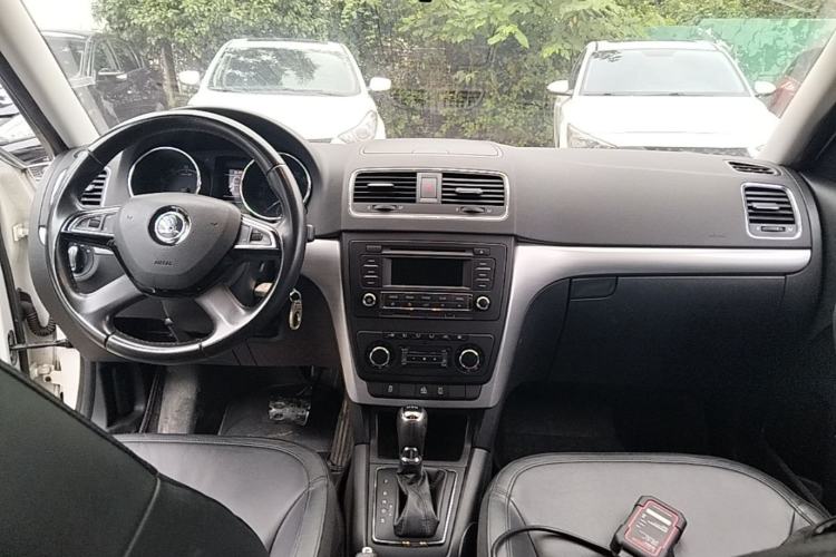 Used Skoda Yeti 2014 1.8TSI DSG Polar Edition Center Console