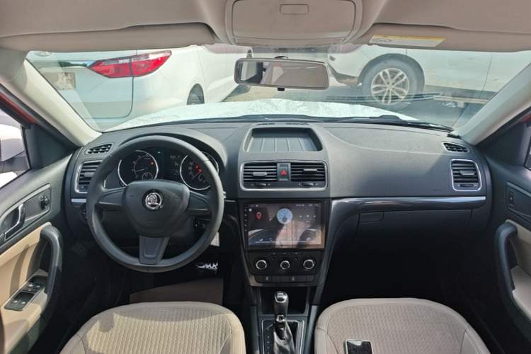 Used Skoda Yeti 2014 1.4TSI DSG Vibrant Edition Center Console