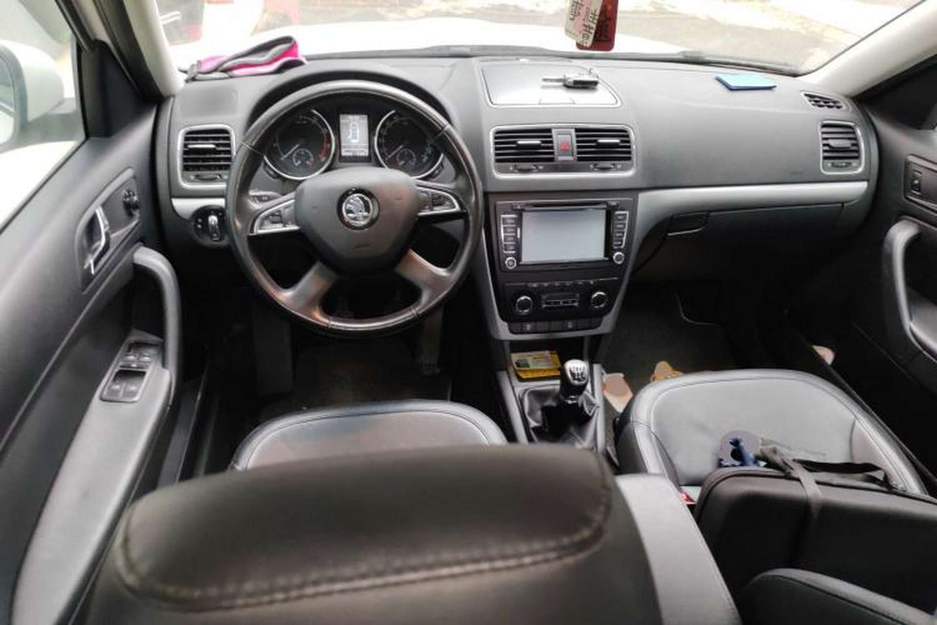 Used Skoda Yeti 2014 1.4TSI Manual Polar Edition Center Console