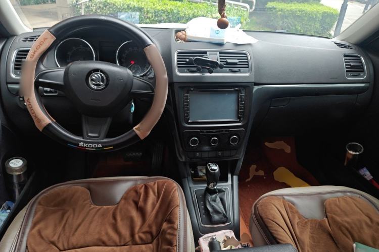 Used Skoda Yeti 2014 1.4TSI DSG Vibrant Edition Center Console