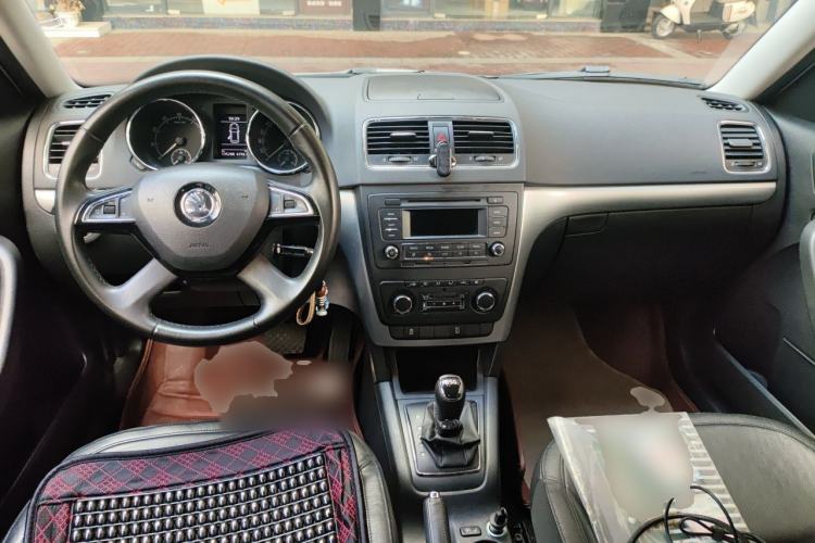 Used Skoda Yeti 2014 1.4 TSI DSG Polar Edition Center Console
