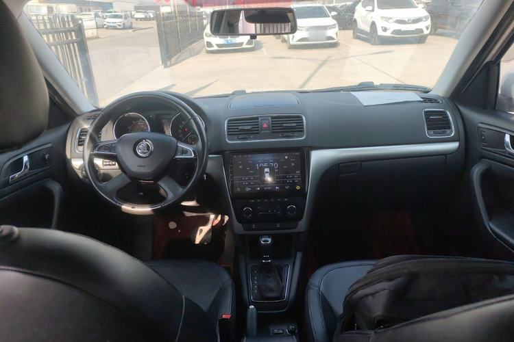 Used Skoda Yeti 2014 1.4 TSI DSG Polar Edition Center Console