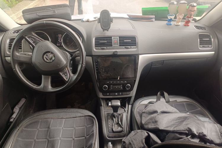 Used Skoda Yeti 2014 1.8TSI DSG Polar Edition Center Console