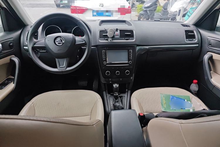Used Skoda Yeti 2014 1.4TSI DSG Vibrant Edition Center Console