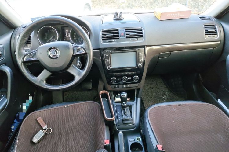 Used Skoda Yeti 2014 1.8TSI DSG All-Wheel Drive Edition Center Console