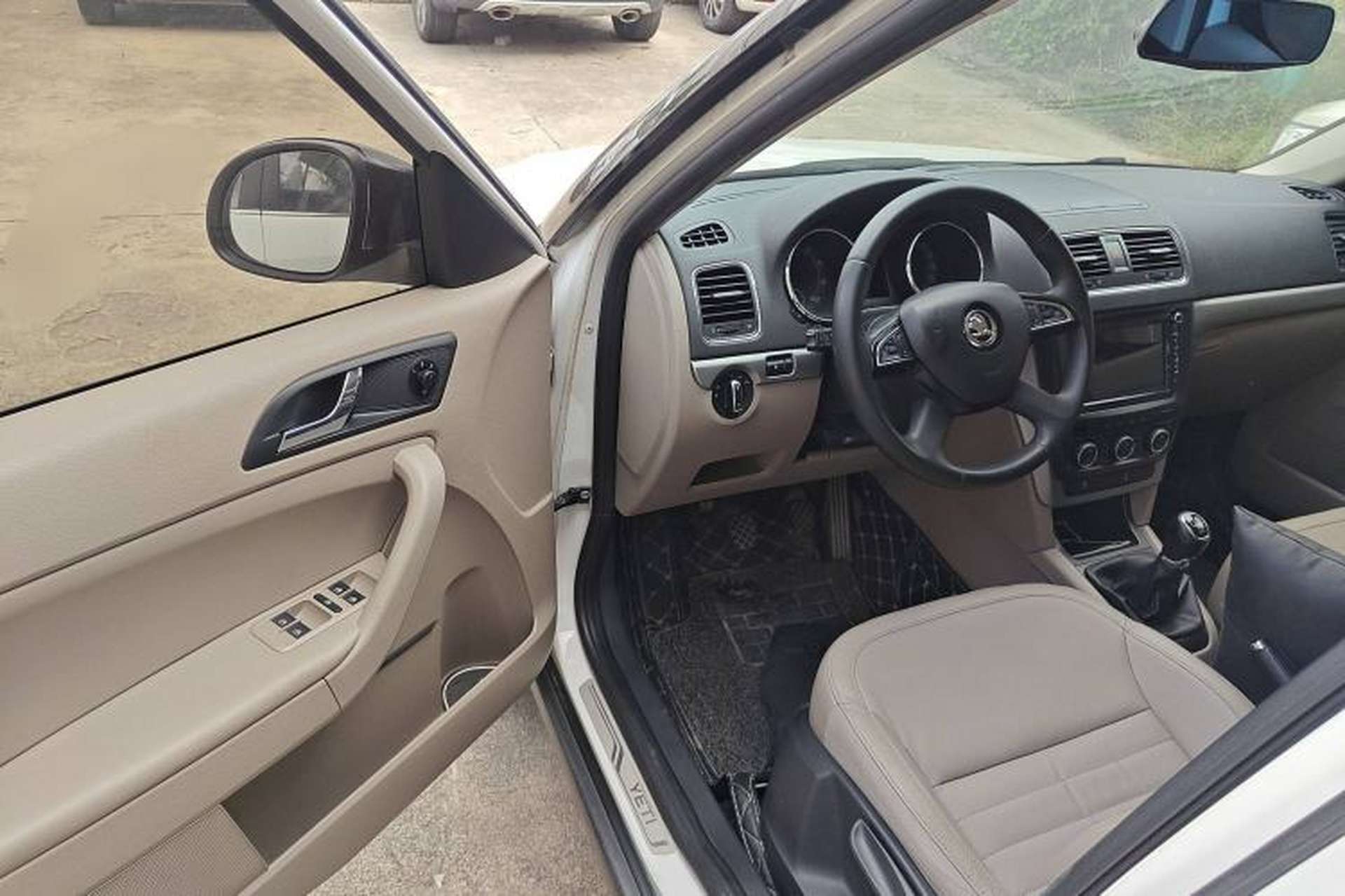 Used Skoda Yeti 2014 1.4TSI Manual Polar Edition Driver Seat