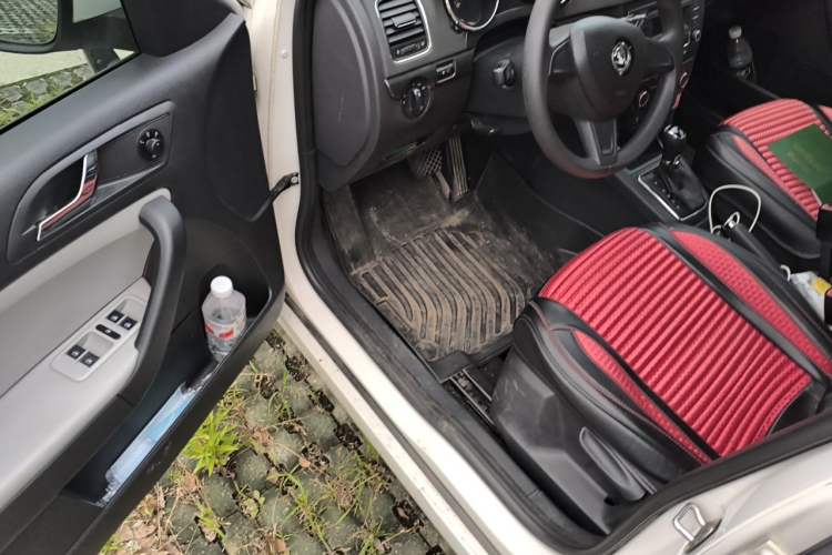 Used Skoda Yeti 2014 1.4TSI DSG Vibrant Edition Driver Seat