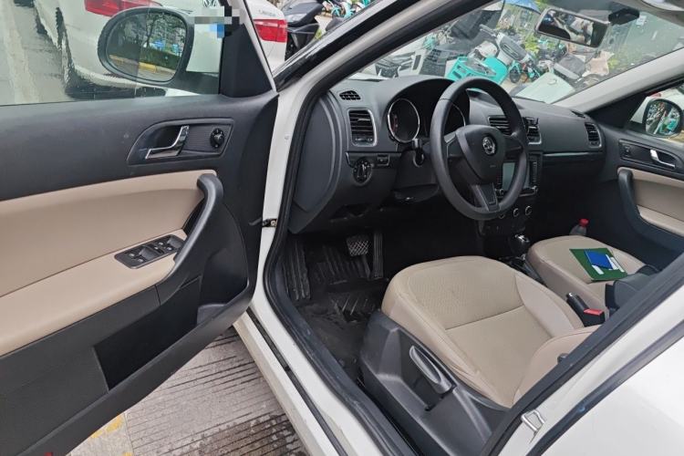 Used Skoda Yeti 2014 1.4TSI DSG Vibrant Edition Driver Seat