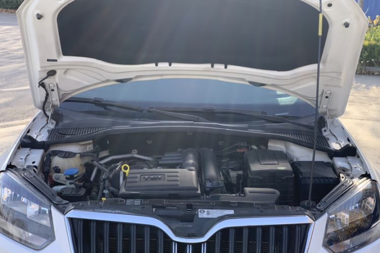 Used Skoda Yeti 2014 1.4 TSI DSG Polar Edition Engine Bay