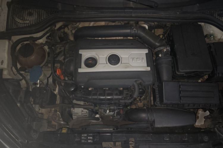 Used Skoda Yeti 2014 1.8TSI DSG Polar Edition Engine Bay