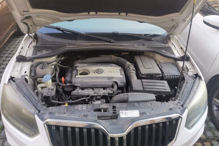 Used Skoda Yeti 2014 1.8TSI DSG Polar Edition Engine Bay