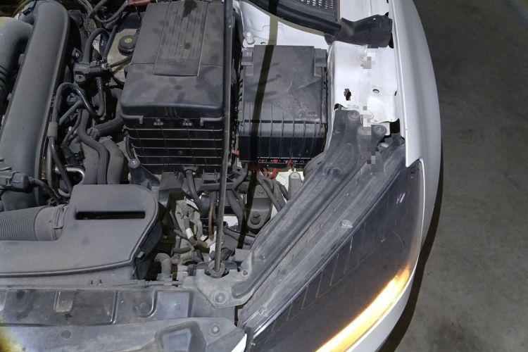 Used Skoda Yeti 2014 1.4TSI DSG Vibrant Edition Engine Bay Left