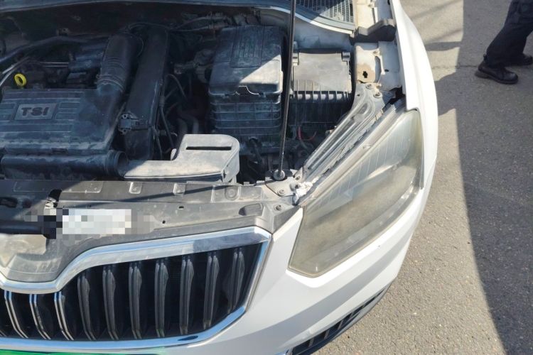 Used Skoda Yeti 2014 1.4 TSI DSG Polar Edition Engine Bay Left