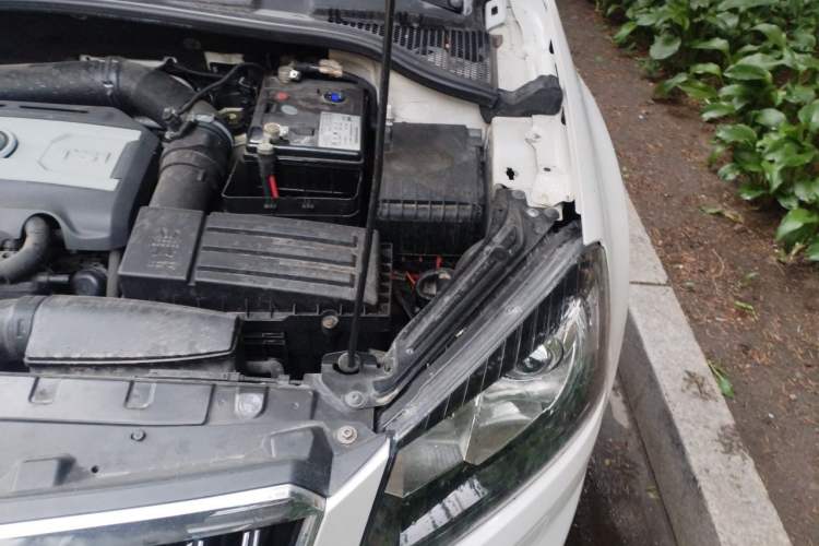 Used Skoda Yeti 2014 1.8TSI DSG All-Wheel Drive Edition Engine Bay Left