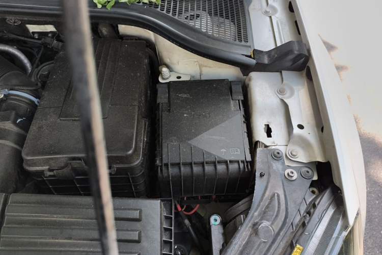Used Skoda Yeti 2014 1.8TSI DSG All-Wheel Drive Edition Engine Bay Left