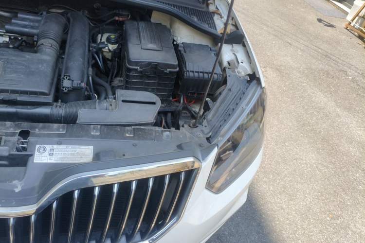 Used Skoda Yeti 2014 1.4 TSI DSG Phantom Edition Engine Bay Left