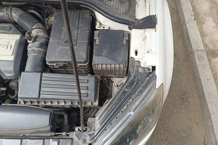 Used Skoda Yeti 2014 1.8TSI DSG Polar Edition Engine Bay Left