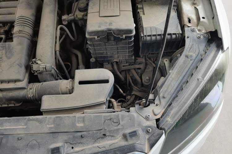 Used Skoda Yeti 2014 1.4 TSI DSG Phantom Edition Engine Bay Left