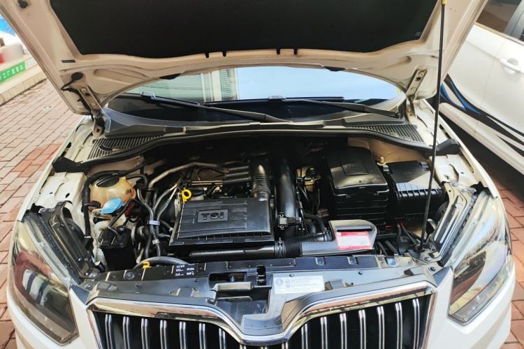 Used Skoda Yeti 2014 1.4 TSI DSG Polar Edition Engine Bay