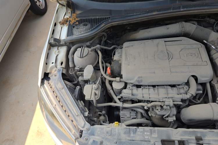 Used Skoda Yeti 2014 1.8TSI DSG Polar Edition Engine Bay Right