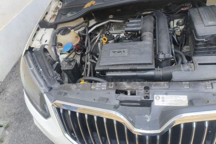 Used Skoda Yeti 2014 1.4 TSI DSG Phantom Edition Engine Bay Right