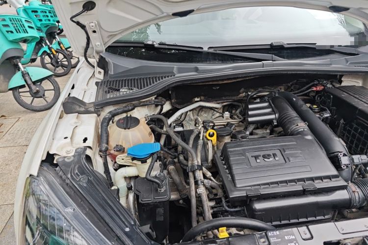 Used Skoda Yeti 2014 1.4TSI DSG Vibrant Edition Engine Bay Right
