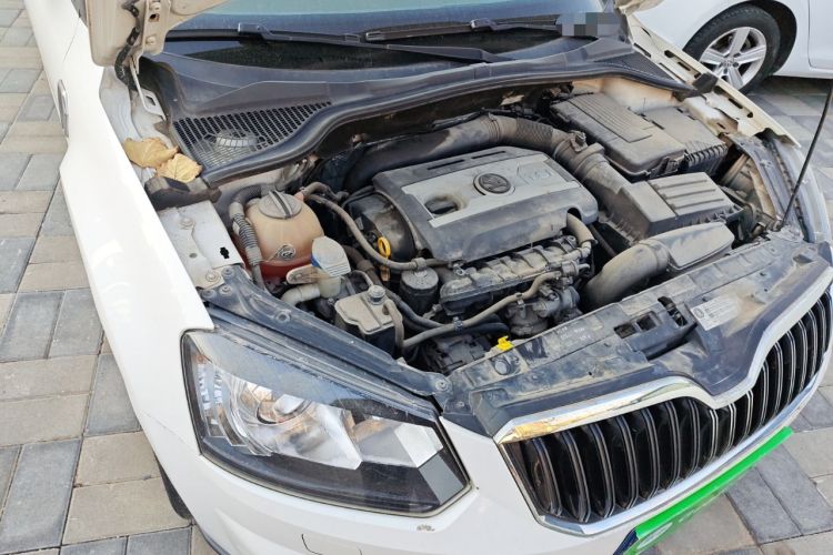 Used Skoda Yeti 2014 1.8TSI DSG All-Wheel Drive Edition Engine Bay Right