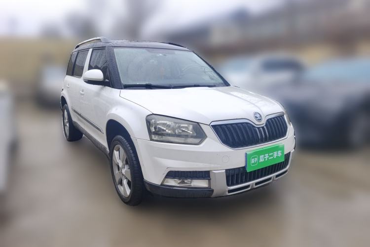 Used Skoda Yeti 2014 1.4 TSI DSG Polar Edition Front Right 45 Deg