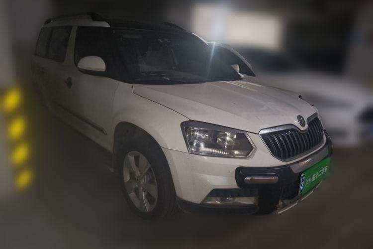 Used Skoda Yeti 2014 1.8TSI DSG Polar Edition Front Right 45 Deg