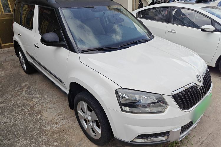 Used Skoda Yeti 2014 1.4TSI Manual Polar Edition Front Right 45 Deg