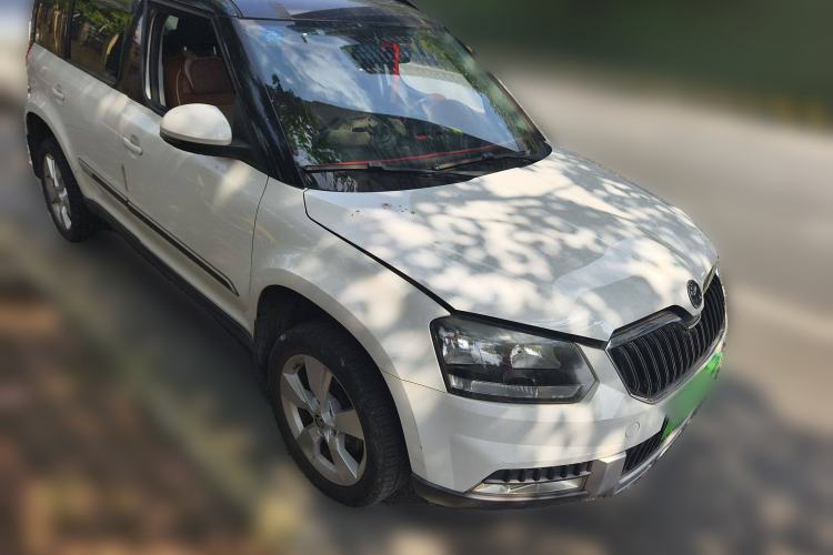 Used Skoda Yeti 2014 1.4TSI Manual Polar Edition Front Right 45 Deg