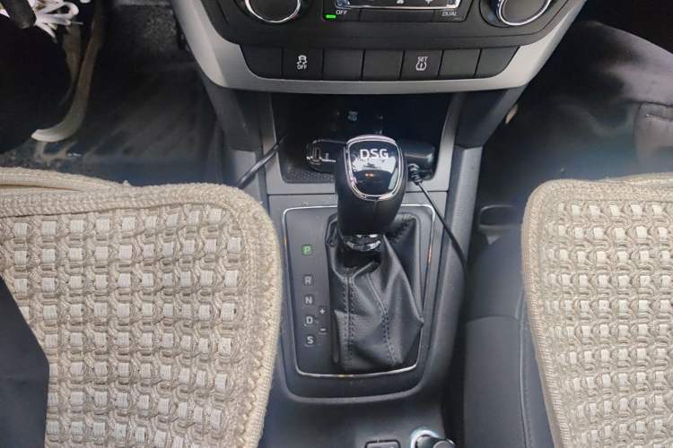 Used Skoda Yeti 2014 1.4 TSI DSG Polar Edition Gear Lever