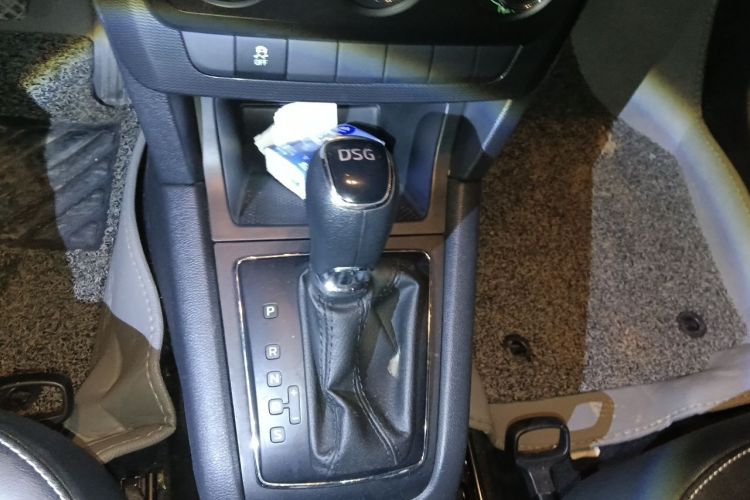 Used Skoda Yeti 2014 1.4TSI DSG Vibrant Edition Gear Lever