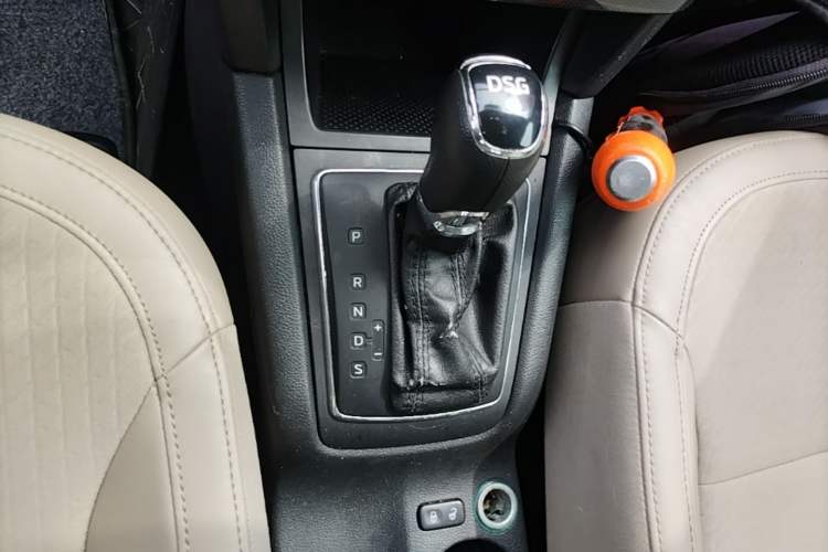 Used Skoda Yeti 2014 1.4TSI DSG Vibrant Edition Gear Lever