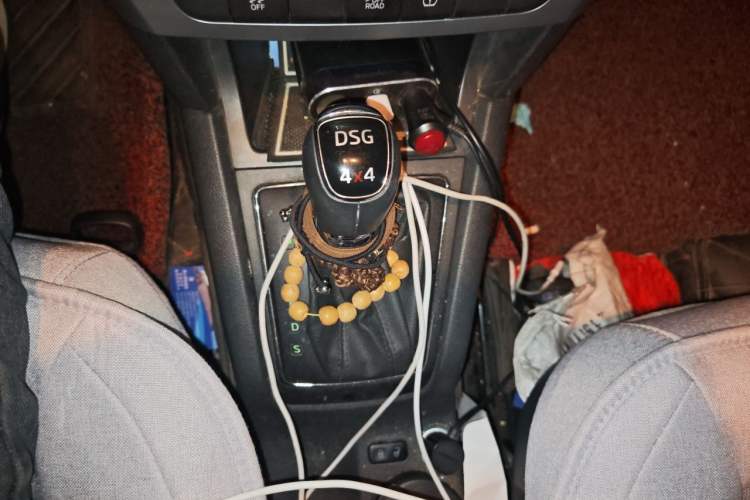 Used Skoda Yeti 2014 1.8TSI DSG Polar Edition Gear Lever
