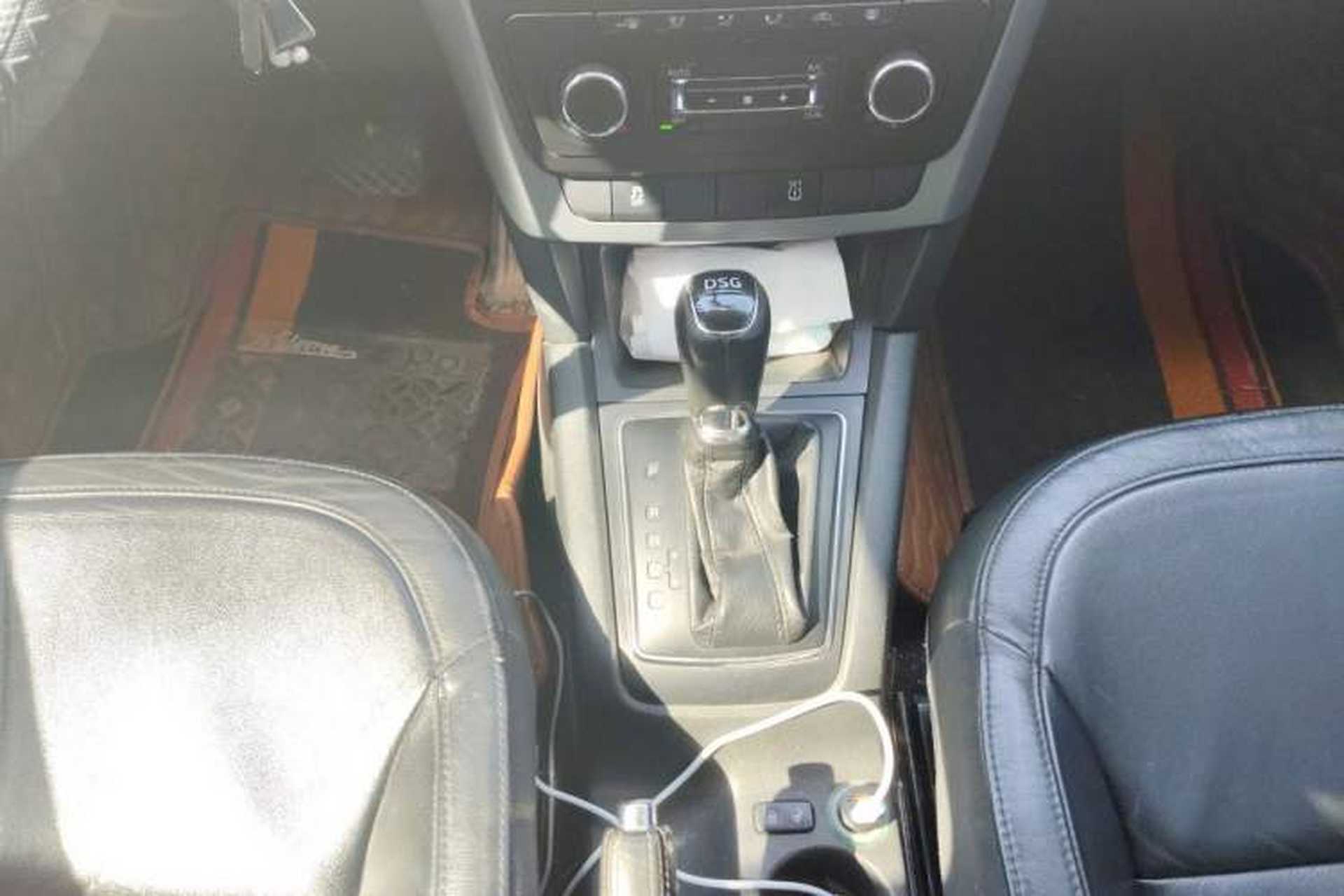 Used Skoda Yeti 2014 1.4 TSI DSG Polar Edition Gear Lever