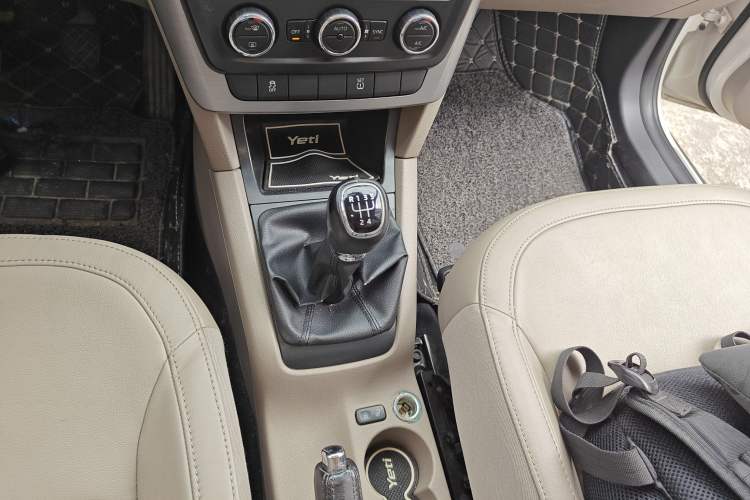 Used Skoda Yeti 2014 1.4TSI Manual Polar Edition Gear Lever